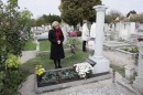 Fitz Jenő sírjánál koszorúz Brájer Éva alpolgármester asszony 2012.10.31. 0005.JPG