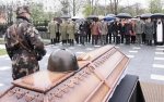 Kisfaludon nyugvó egykori szovjet katonák ünnepélyes újratemetése