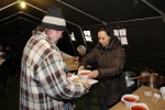 Meleg ételt oszt a Szegényeket Támogató Alapítvány a Rác utcában 2014.